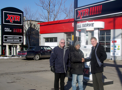 ken-and-roger-with-dealer 